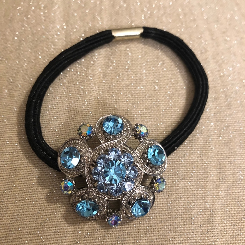 💎GLAM! sparkle medallion hair accessory💎